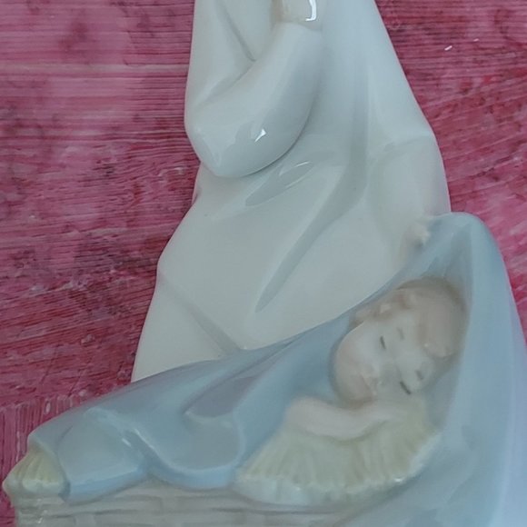 LLADRO Guardian Angel with Baby Jesus #635 - Picture 8 of 16